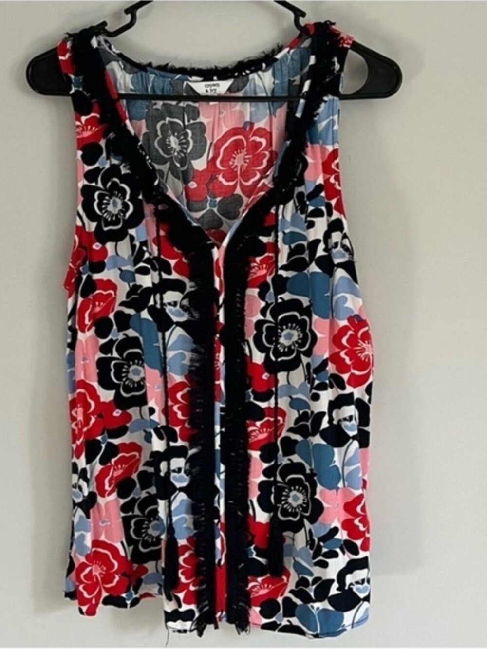 V-Neck Sleeveless Blouse 🌸✨